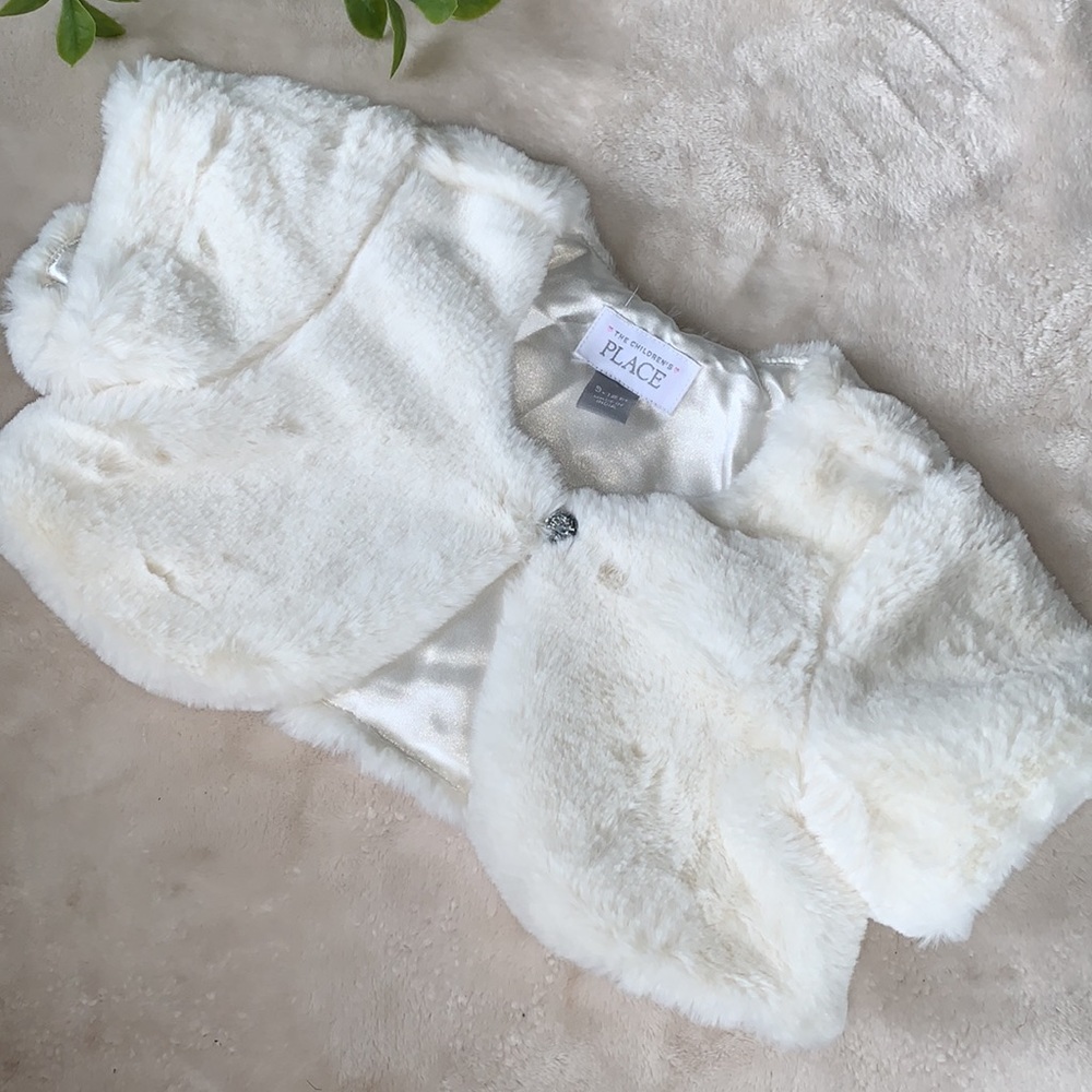 Children’s Place Winter White Faux Fur Shrug Sweater 9-12M EUC💕